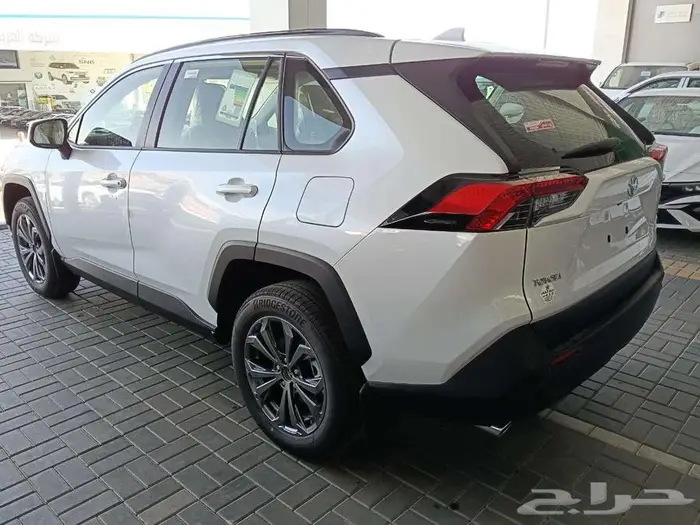 تويوتا راف فور نص فل بنزين م 2025 - سعودي 4