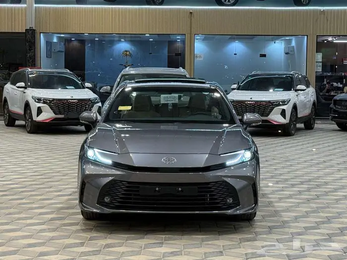 تويوتا كامري E بلس 2025   أداء مميز باقل قسط 1