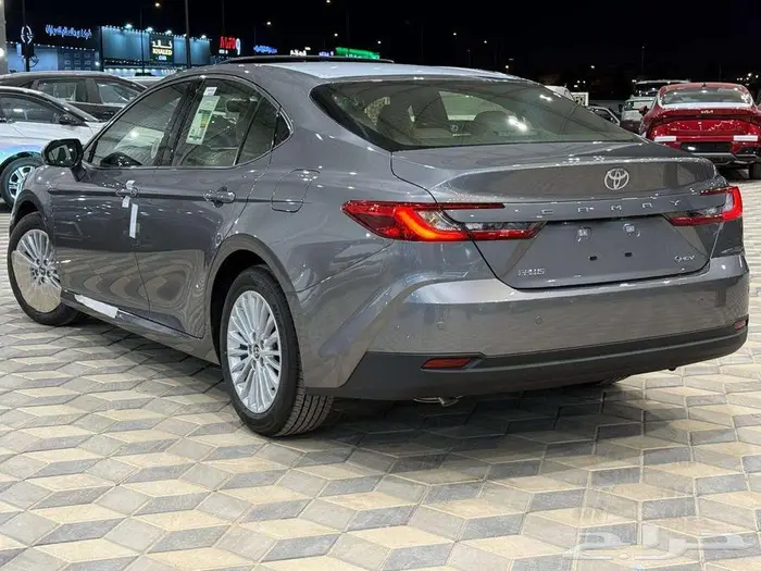 تويوتا كامري E بلس 2025   أداء مميز باقل قسط 7