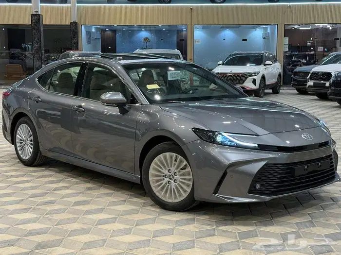 تويوتا كامري E بلس 2025   أداء مميز باقل قسط 6