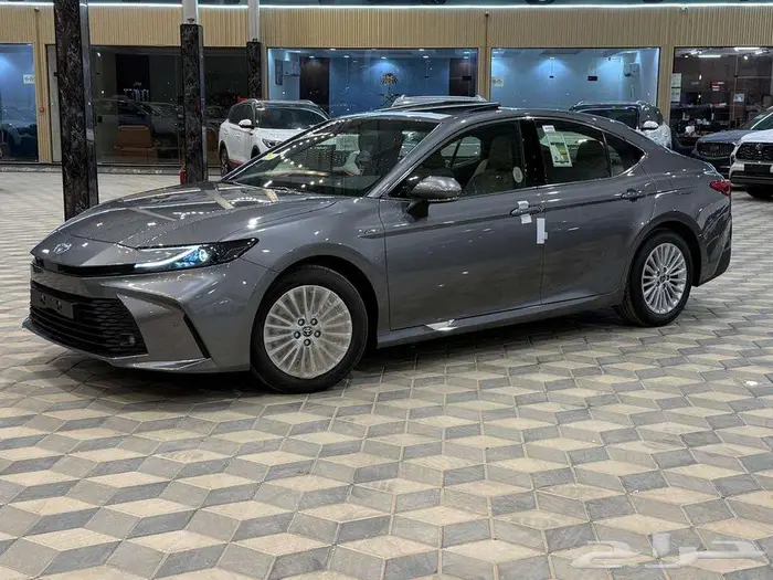 تويوتا كامري E بلس 2025   أداء مميز باقل قسط 3