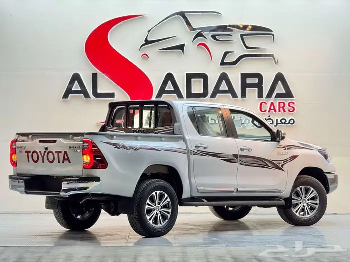 تويوتا هايلكس SGLX قير عادي بنزين 2025 4