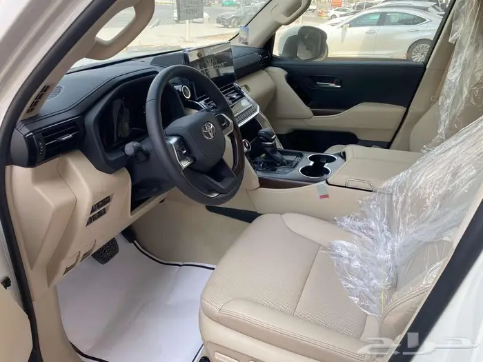 تويوتا لاندكروزر 2025 -L4 بنزين. سعودي (- ابيض ) 11