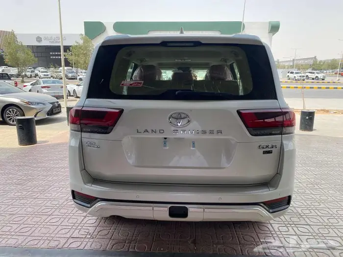 تويوتا لاندكروزر 2025 -L4 بنزين. سعودي (- ابيض ) 7