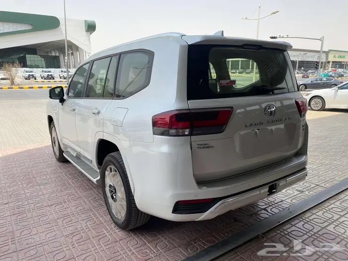 تويوتا لاندكروزر 2025 -L4 بنزين. سعودي (- ابيض ) 5