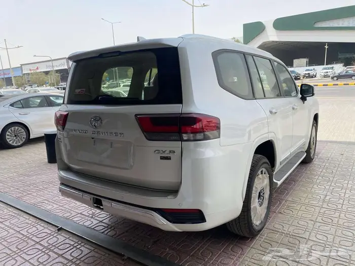 تويوتا لاندكروزر 2025 -L4 بنزين. سعودي (- ابيض ) 6