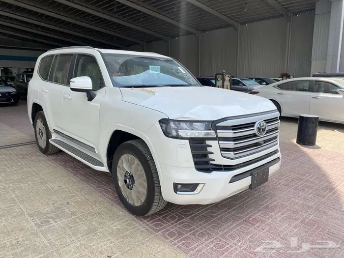 تويوتا لاندكروزر 2025 -L4 بنزين. سعودي (- ابيض ) 2