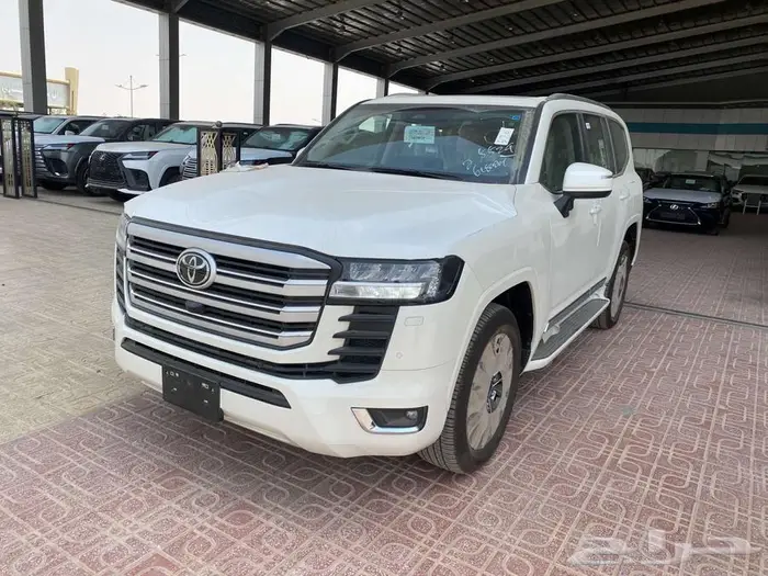 تويوتا لاندكروزر 2025 -L4 بنزين. سعودي (- ابيض ) 1