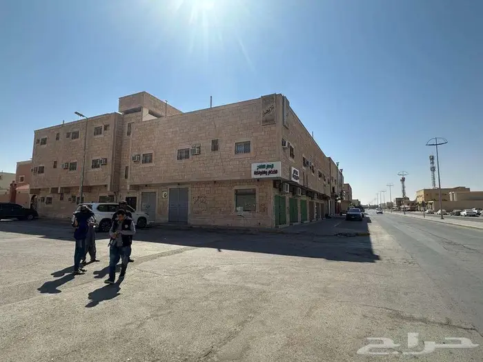 محل 6 فتحات للإيجار بموقع ممتاز جدا 3