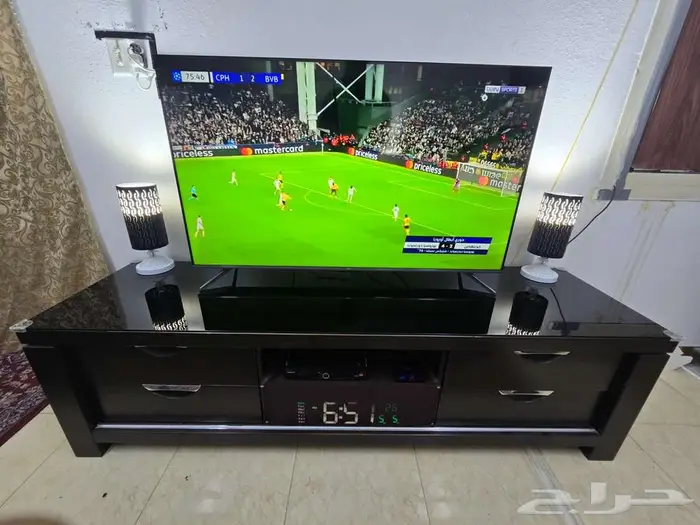 طاولة تلفاز مع عازل زجاجي  تلفاز 55بوصه 2ابوجوره 0