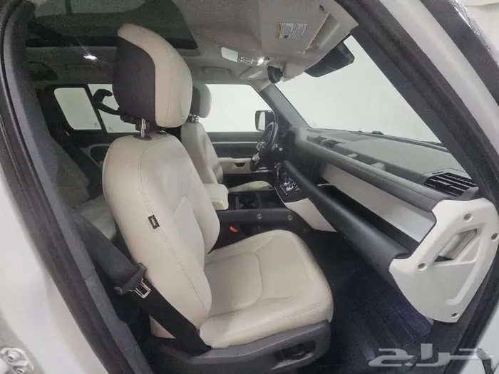 2024 Land Rover Defender 110 S 10