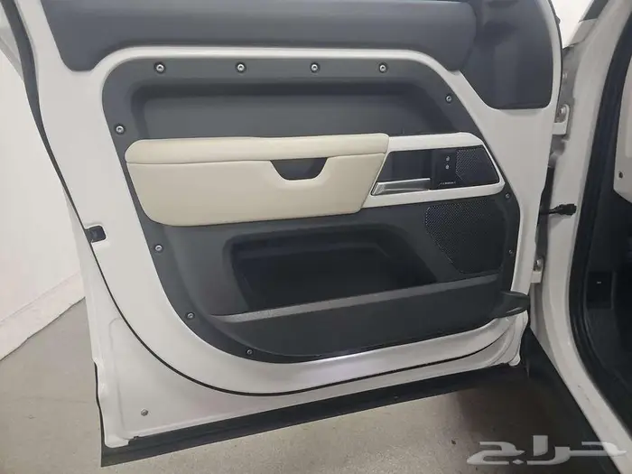 2024 Land Rover Defender 110 S 11
