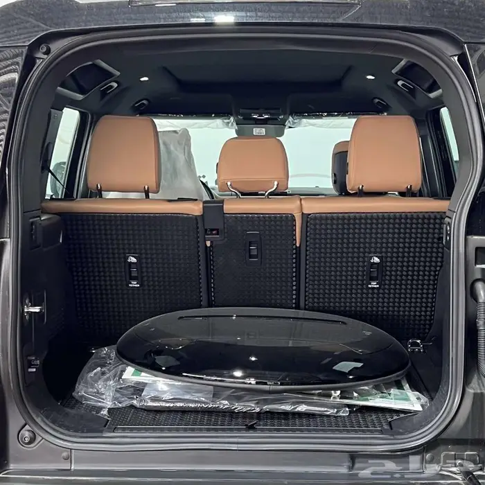 لاندروفر ديفندر 6 سلندر HSE دبل بنزين تماتيك موديل 2025 4