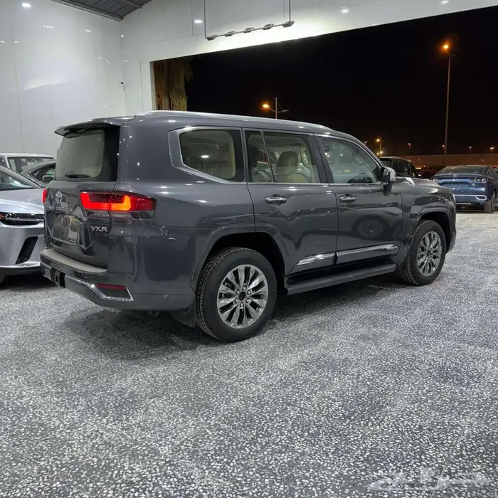 تويوتا لاندكروزر VXR ديزل 2023 رمادي 335000 3