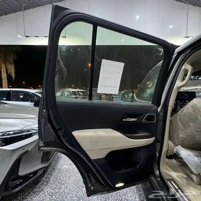 تويوتا لاندكروزر VXR ديزل 2023 رمادي 335000 13