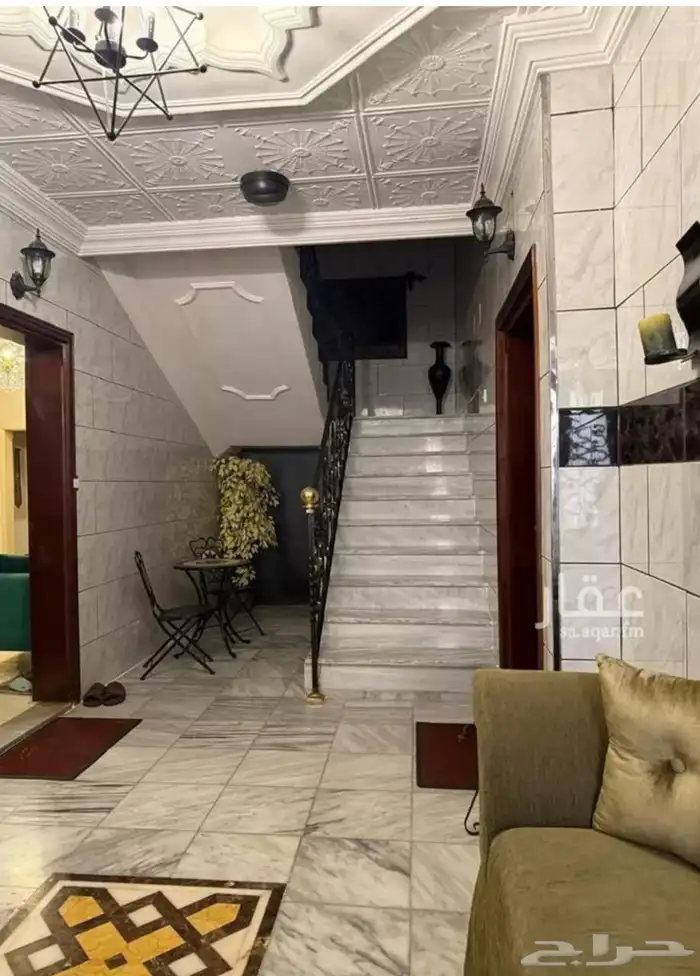 عمارة للبيع فيلا و3 شقق حي البساتين 17