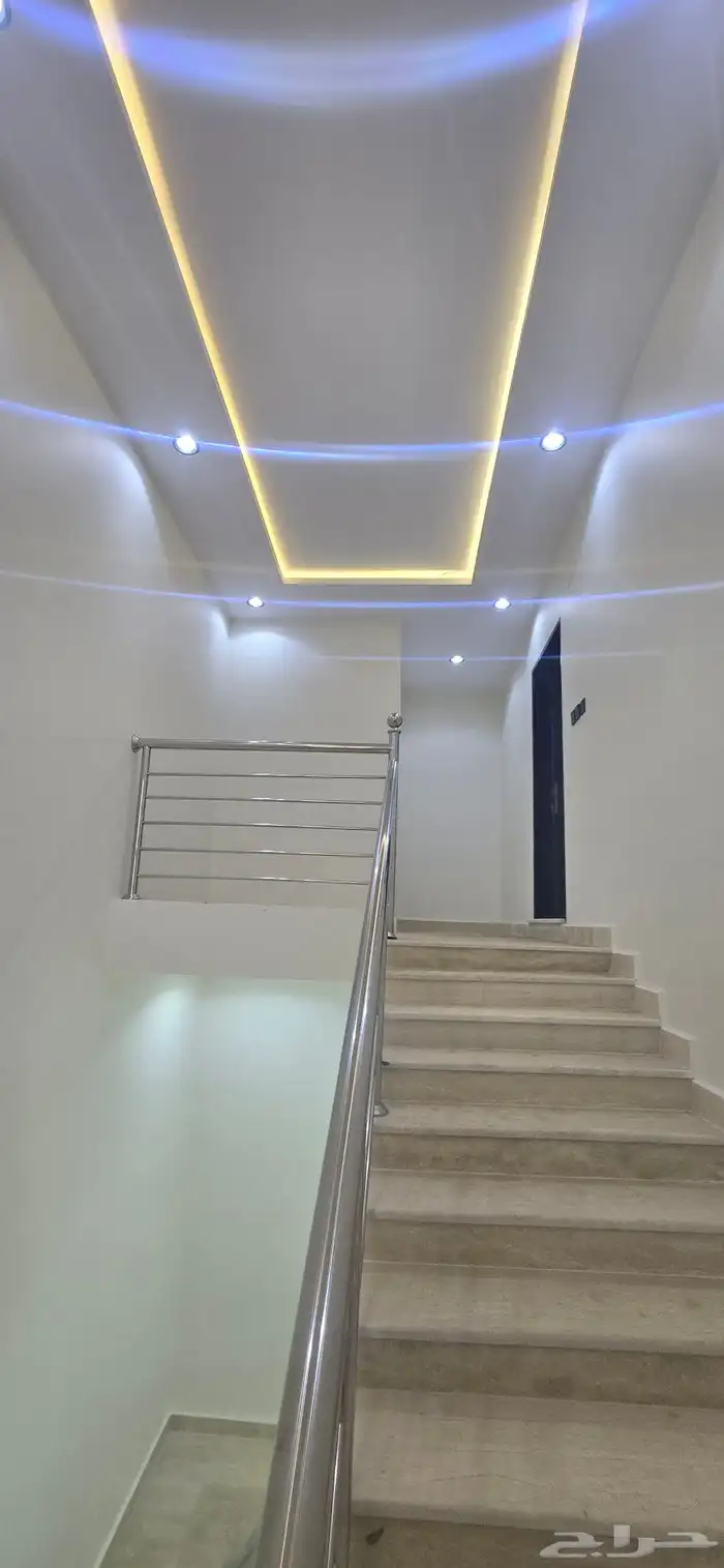 للبيع شقق علويه وارضيه مدخل مستقل وسطح خاص 18