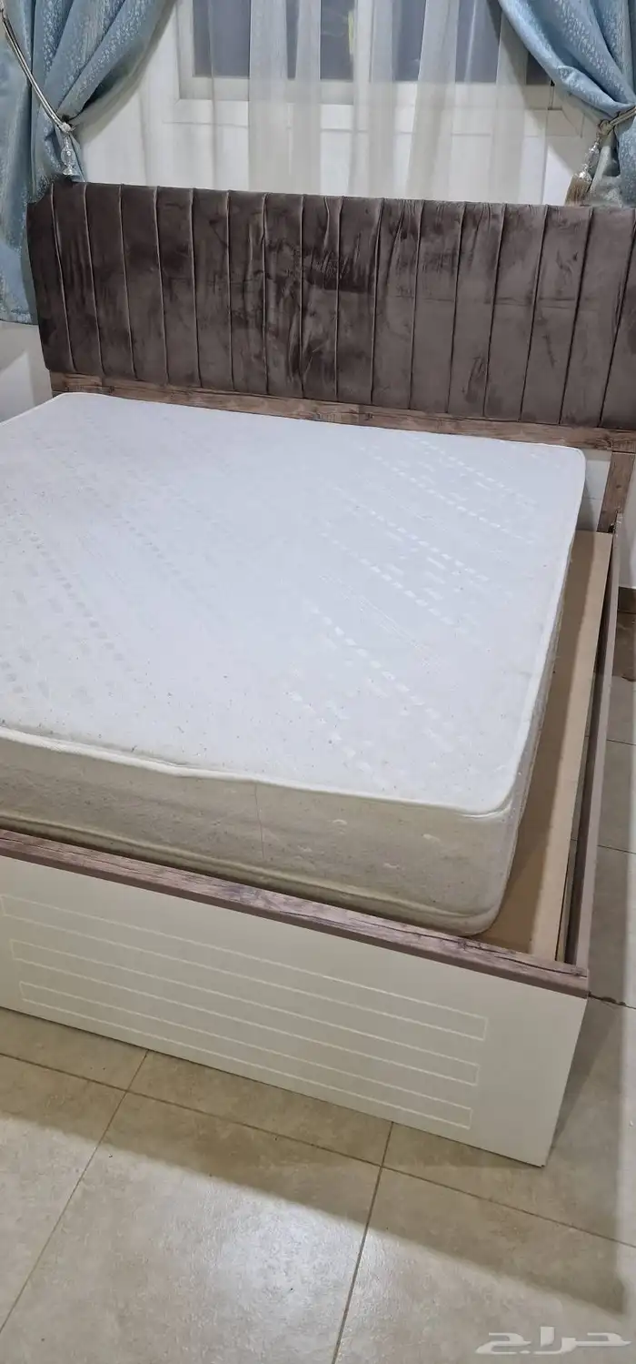 مرتبة قويه واستخدام قليل ولكنها صغيره على السرير 2