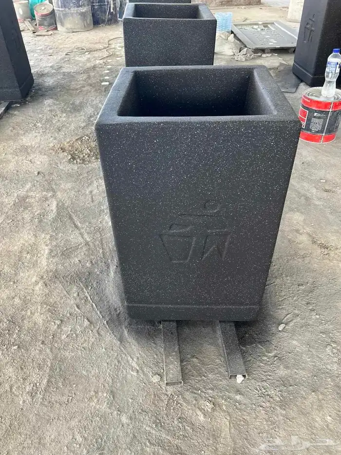 سلة نفايات أو صندوق قمامة للأماكن العامة 0