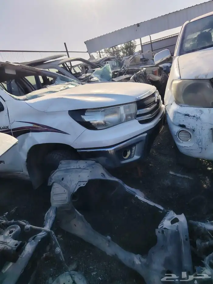 يوجد لدينا قطع الغيار السيارات هيلكس 2016 1