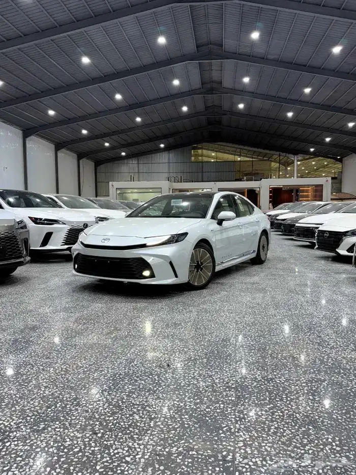 تويوتا كامري ال اي هايبرد (سقف بانوراما) 2025 0