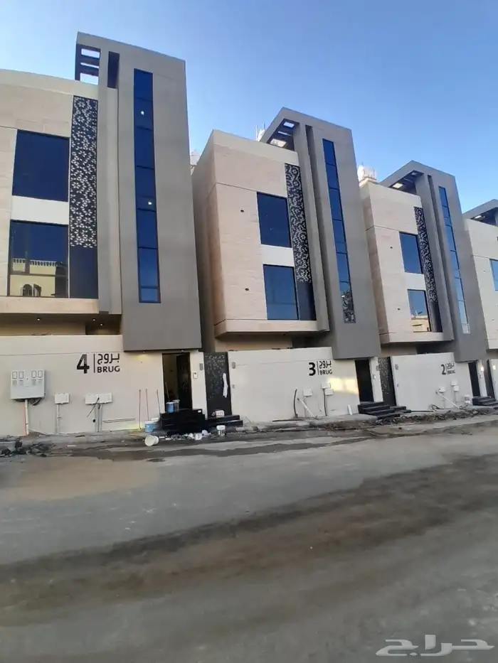 للبيع شقه دور ارضي بمدخل مستقل حوش ارتداد ف حي الحسام 1
