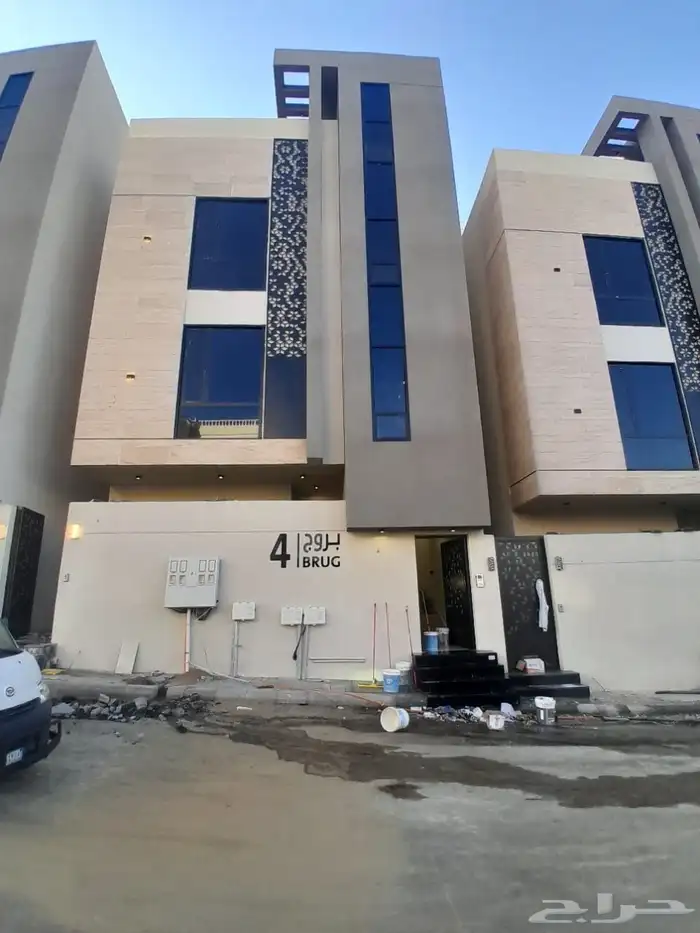 للبيع شقه دور ارضي بمدخل مستقل حوش ارتداد ف حي الحسام 0