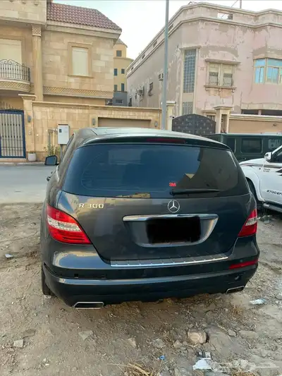 سيارة مرسيدس R300 index