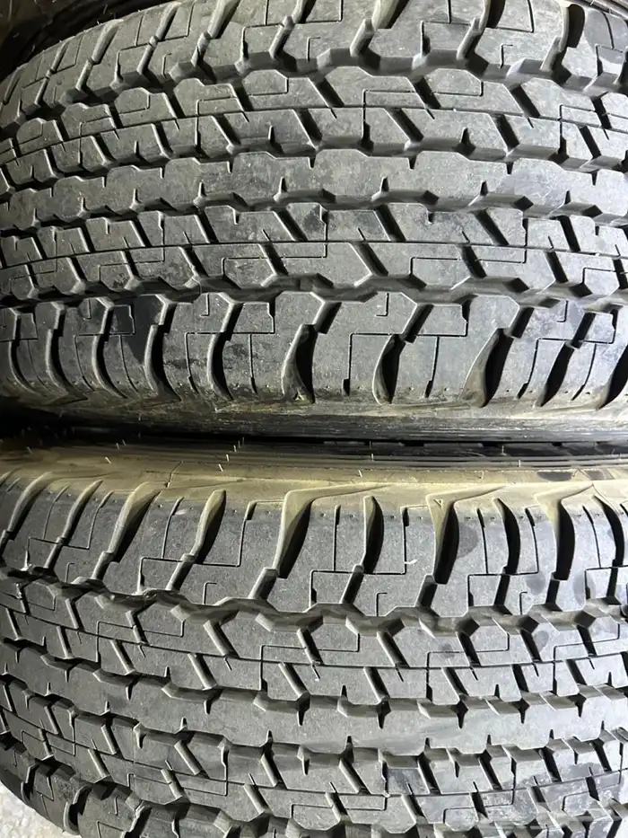 كفرات دنلوب مقاس 275 65 17 مع جنوط اصلي جيب لاند كروزر 12