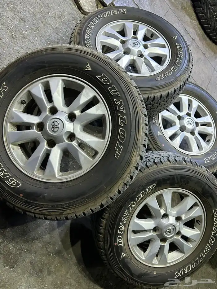 كفرات دنلوب مقاس 275 65 17 مع جنوط اصلي جيب لاند كروزر 1