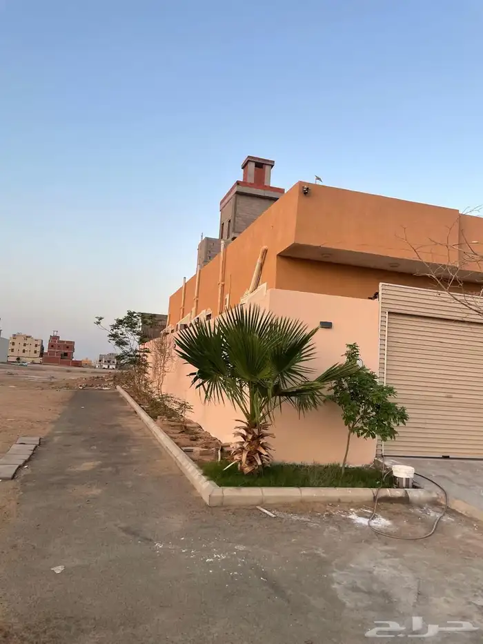 للبيع دور مكون من شقتين 1