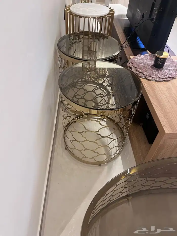 طاولات خدمه للبيع نظيفه مع طاولة تلفزيون 2