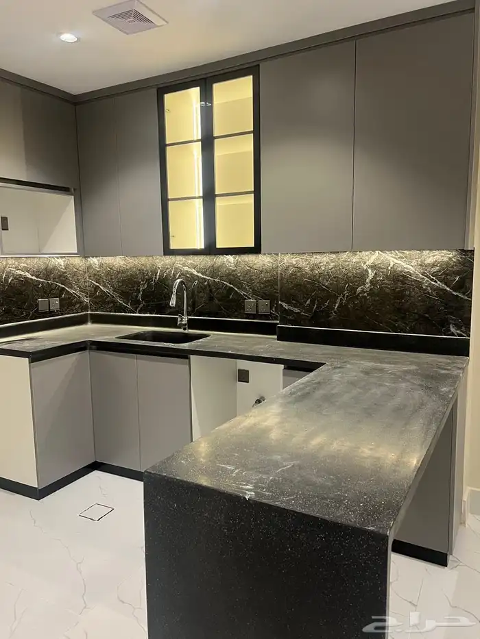 شقة للإيجار في حي الحمراء مطلة على الشبيلي جراند مول 2