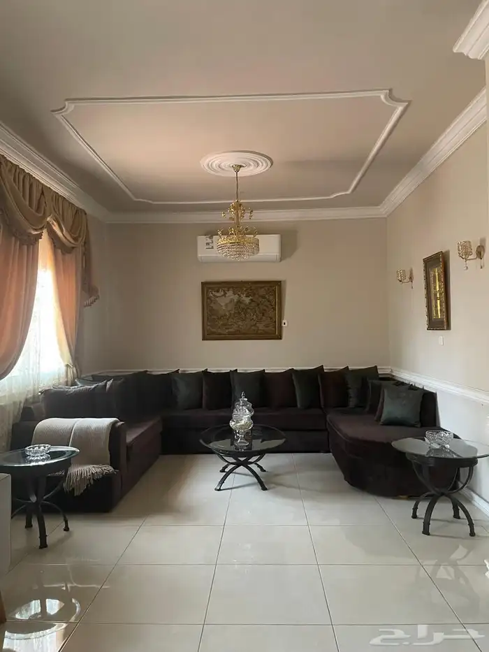 عمارة للبيع فيلا و3 شقق حي البساتين 11