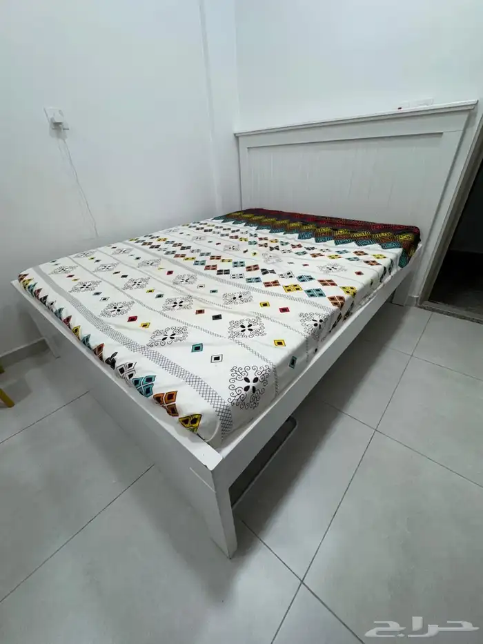 سرير خشب مع المرتبه 155  195 0