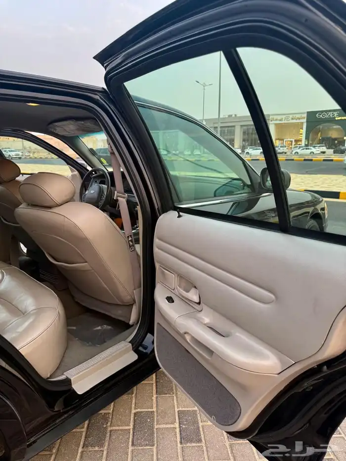 فورد كراون فكتوريا LX Sport قير أرضي موديل 2002 سعودي 40