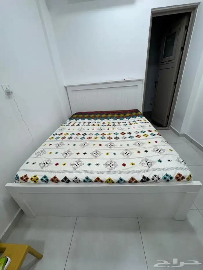 سرير خشب مع المرتبه 155  195 1