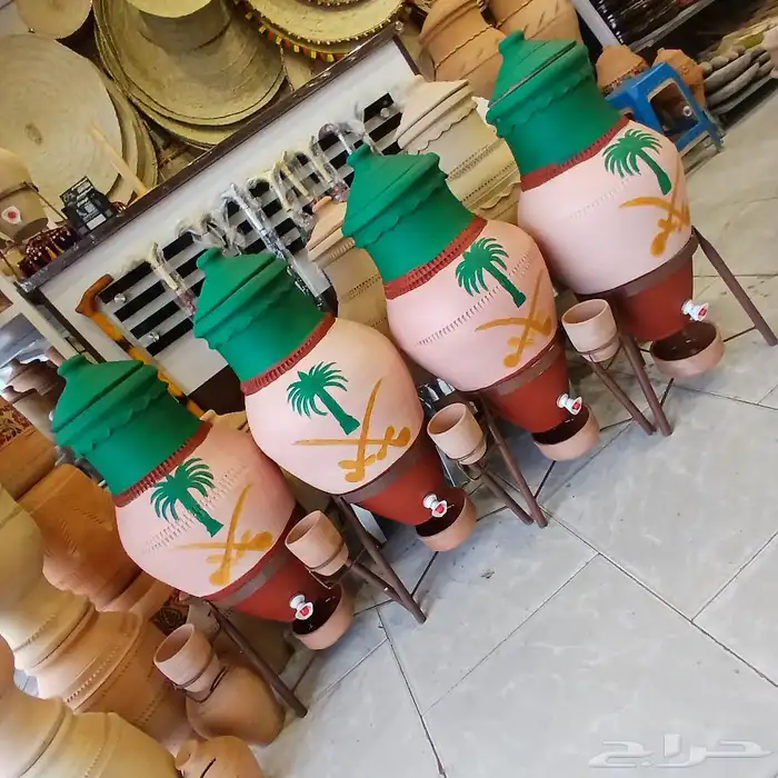 في خيمة الفخار  لوازم الرحلة تكتمل بفخار مكة الأصيل  يروي ا 0