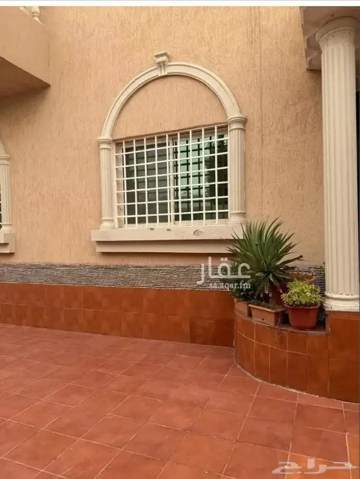 عمارة للبيع فيلا و3 شقق حي البساتين 3