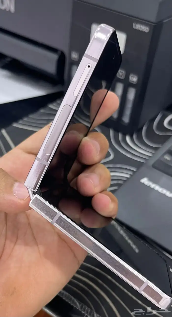 جوال جلكسي Z فليب 5 4