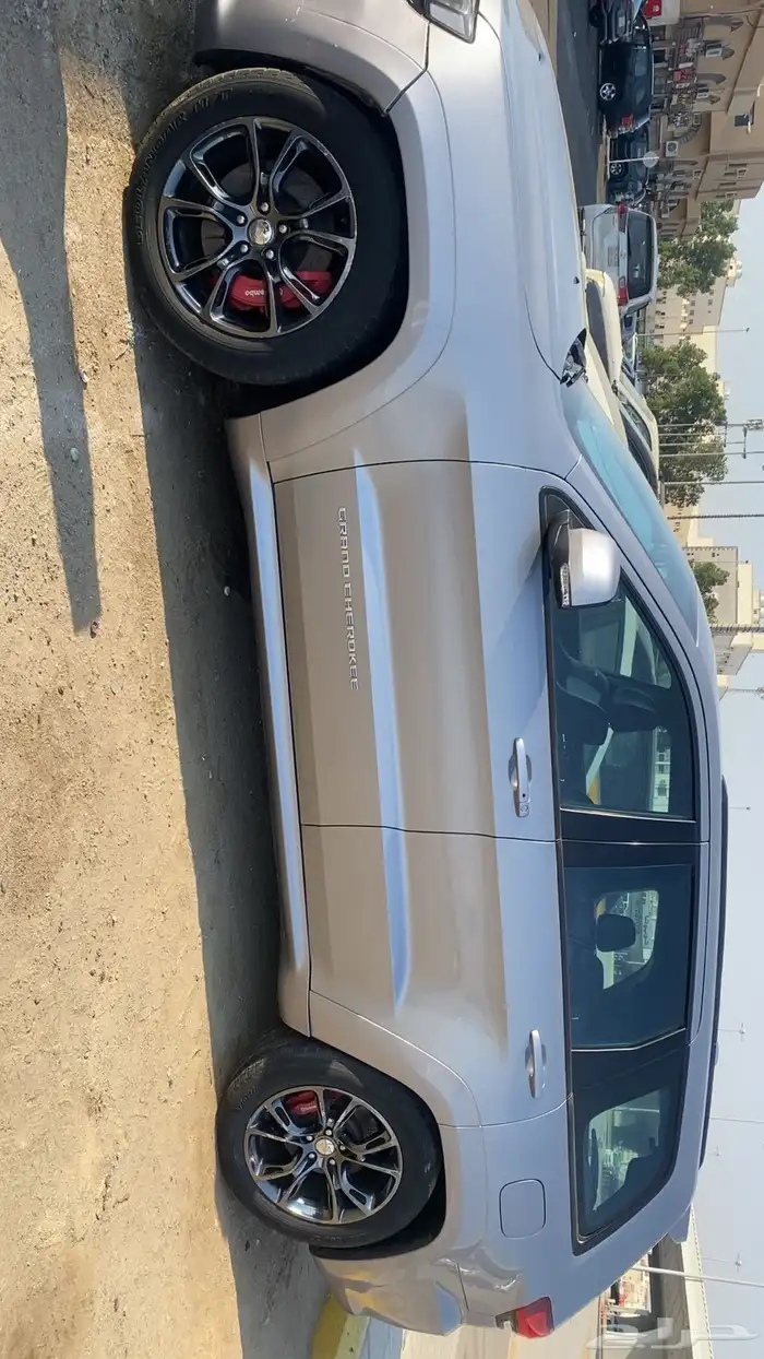 للبيع جيب جراند شيروكي 2014 srt 9