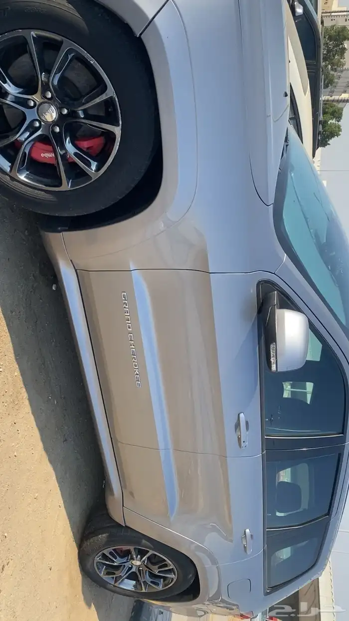 للبيع جيب جراند شيروكي 2014 srt 3