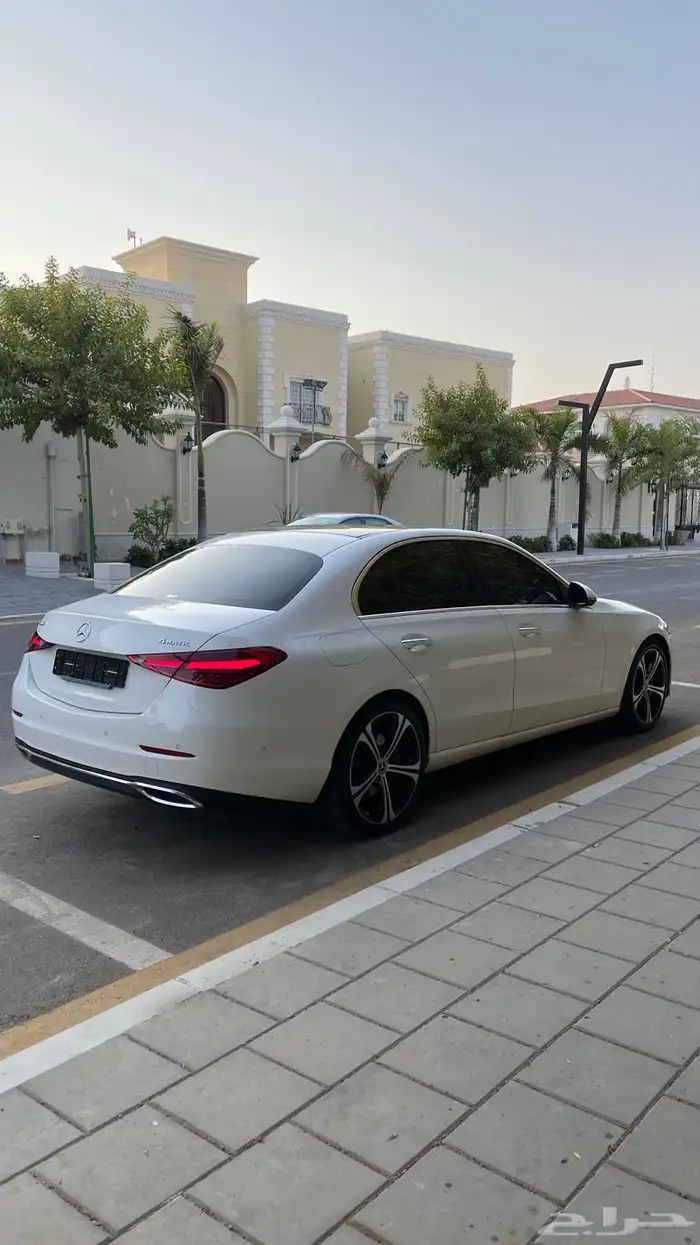 مرسيدس C300 2024 عداد 11 الف km ضمان الجفالي إلى 2026 5