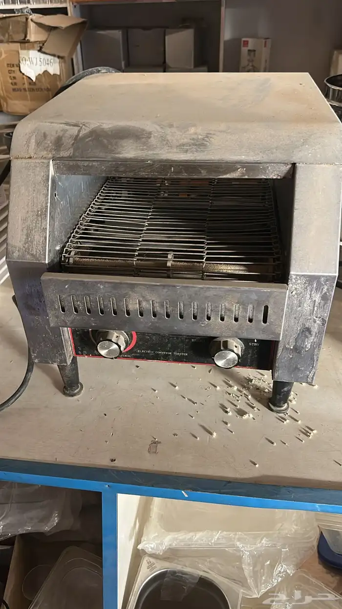 معدات مطعم كاملة بحالة نظيفة 45