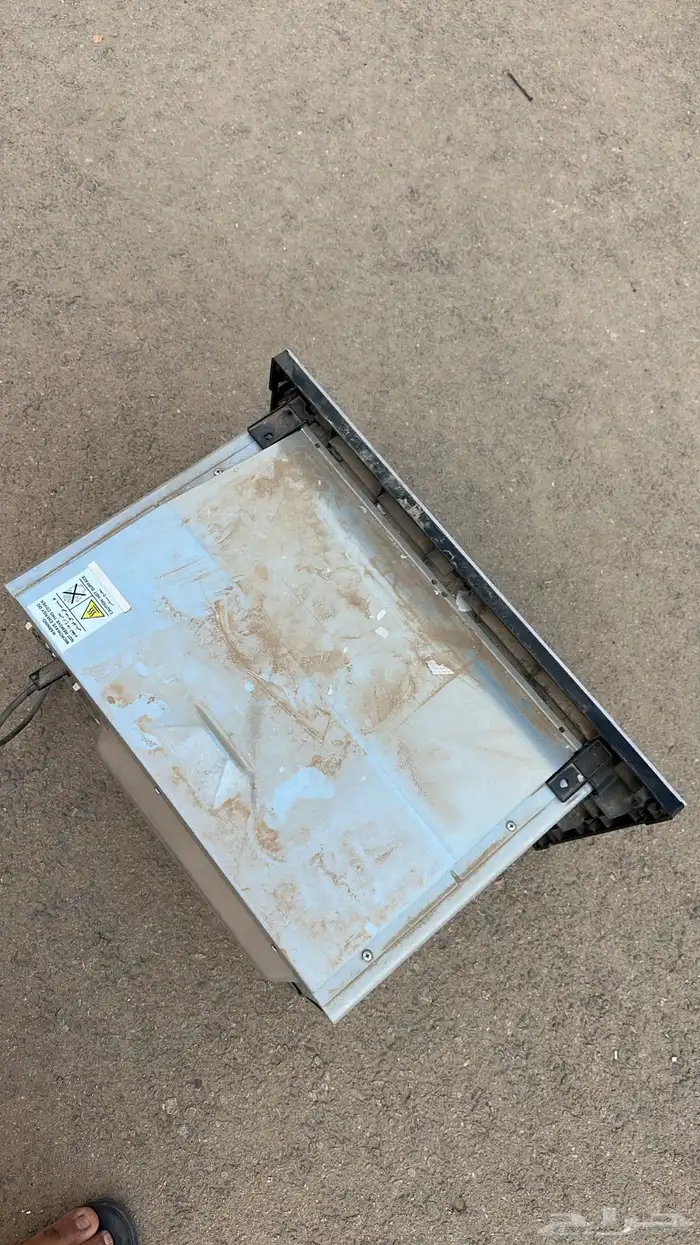 معدات مطعم كاملة بحالة نظيفة 62