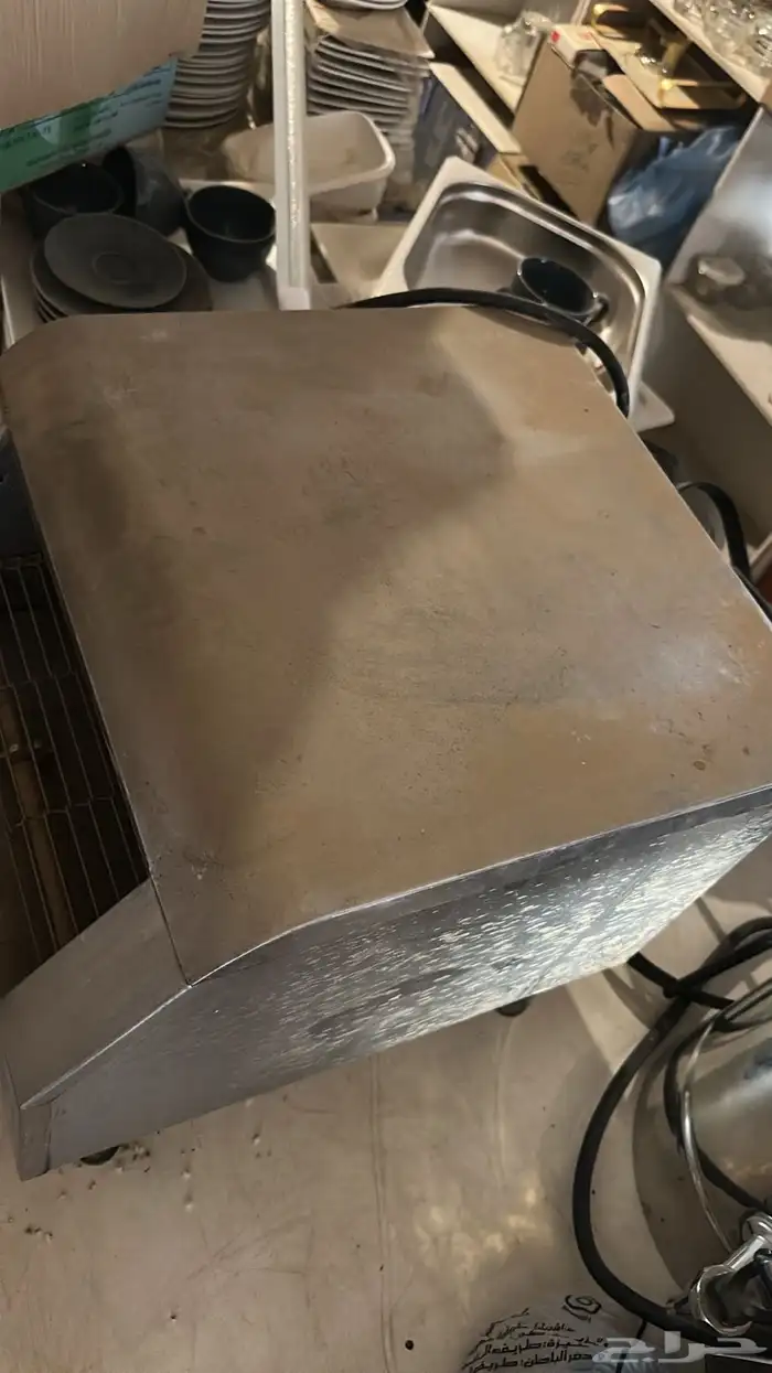 معدات مطعم كاملة بحالة نظيفة 43