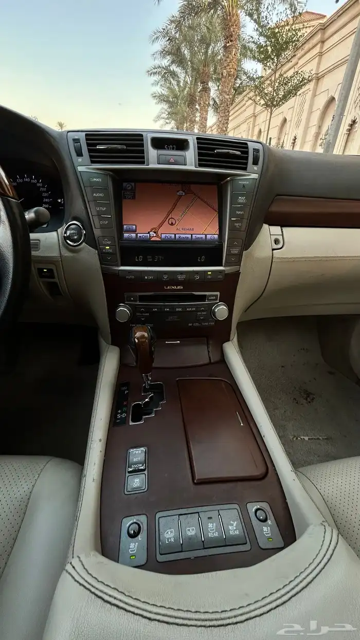 لكزس LS460 موديل 2010 سعودي 11