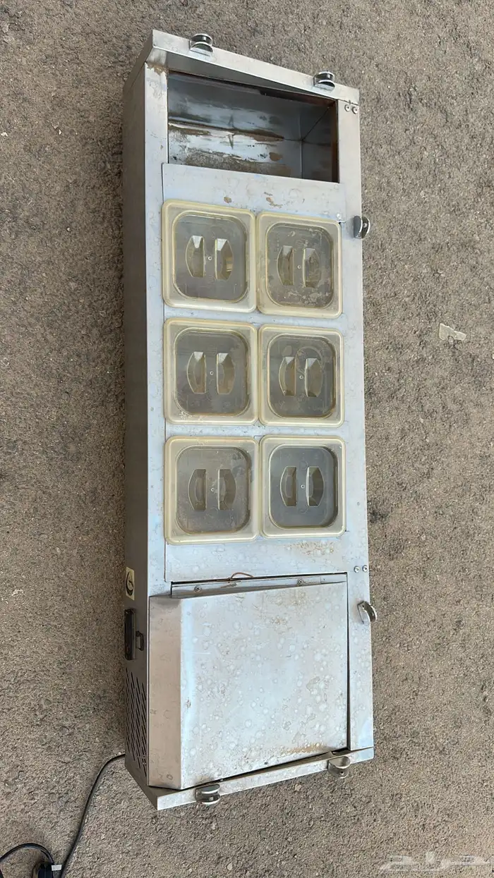 معدات مطعم كاملة بحالة نظيفة 92