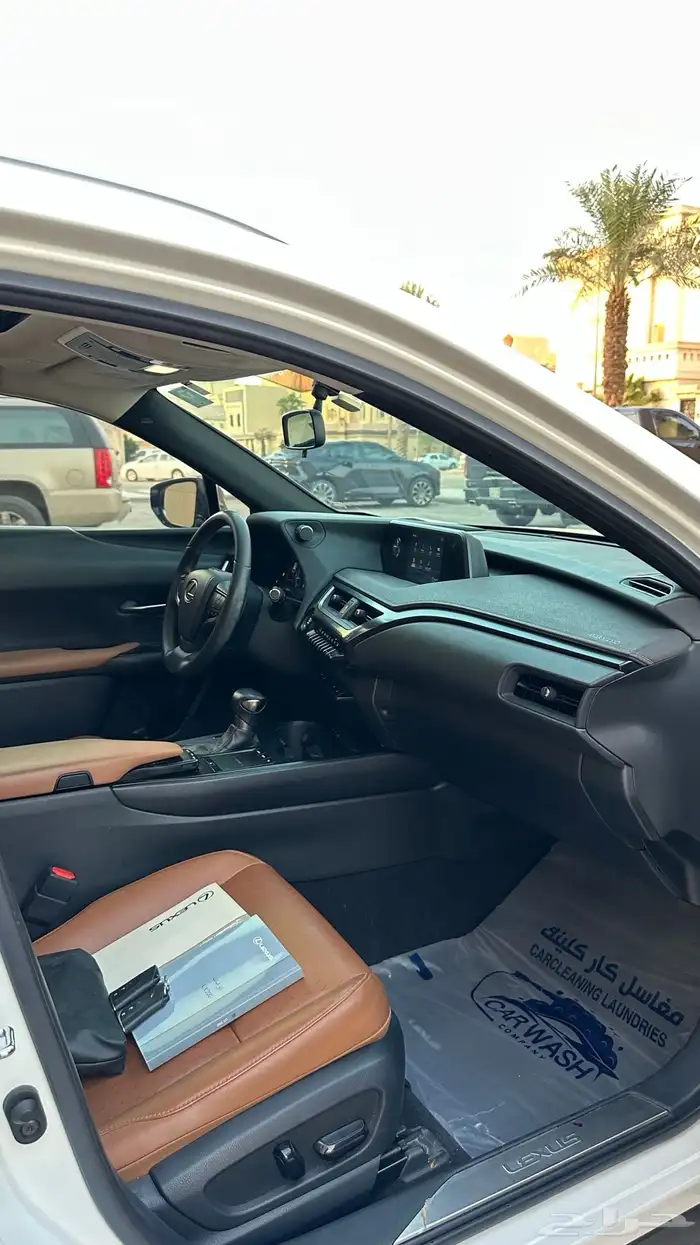 لكزس UX200 موديل 2019 سعودي مالك اول 28