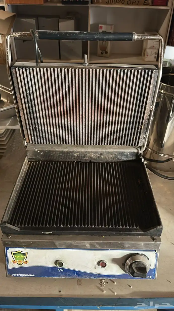 معدات مطعم كاملة بحالة نظيفة 41